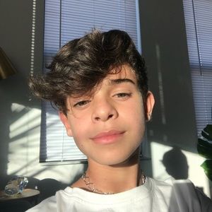 Meet your Posher, Luis